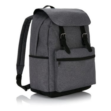 Laptop backpack with magnetic bucklestraps