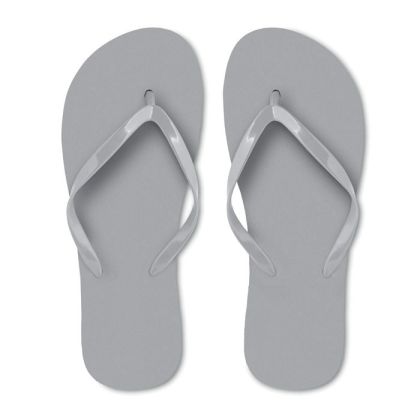 Beach slippers in polyethylene sole with pvc strap. 2 sizes available, M fits 36-39 and L fits 40-43.