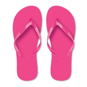 Beach slippers in polyethylene sole with pvc strap. 2 sizes available, M fits 36-39 and L fits 40-43.